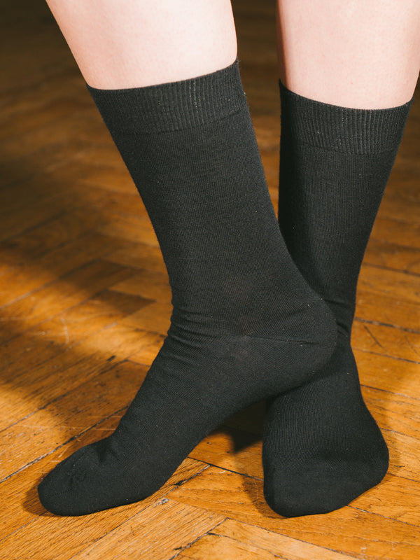 Pétrone chaussettes laine mérinos noir femme