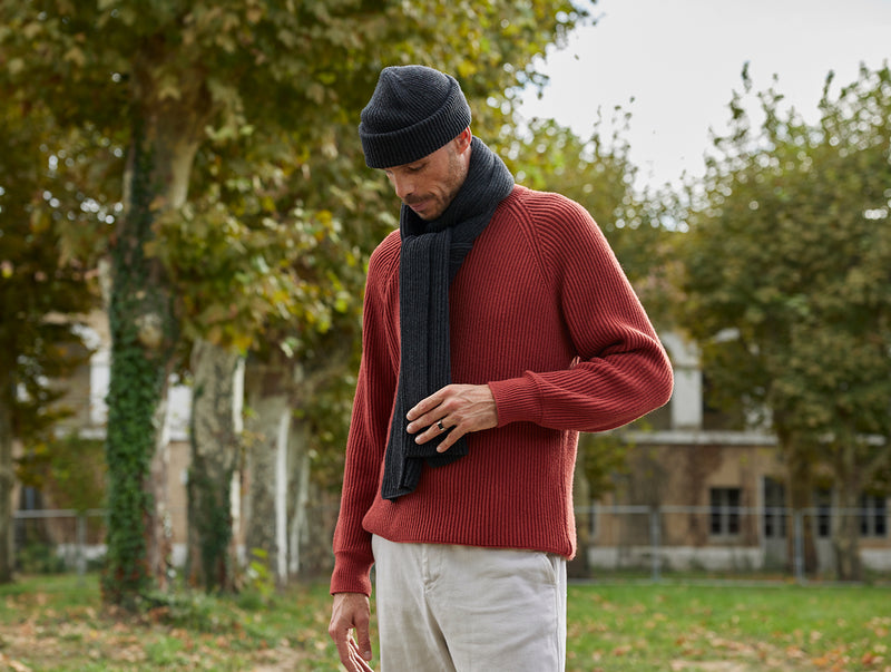 Pétrone écharpe homme portée gris anthracite chiné