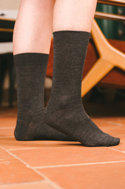 Pétrone chaussettes laine mérinos gris anthracite homme vignette